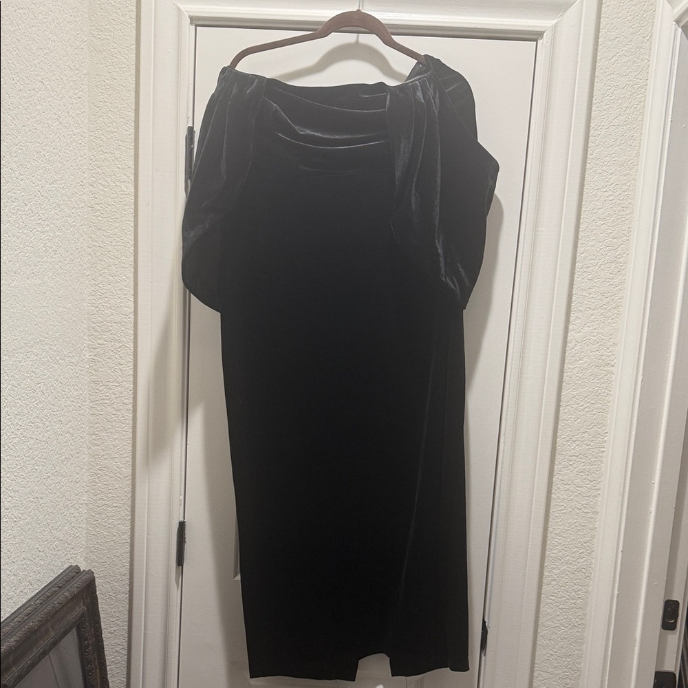 Eloquii Black  off the shoulder dress has slit in back